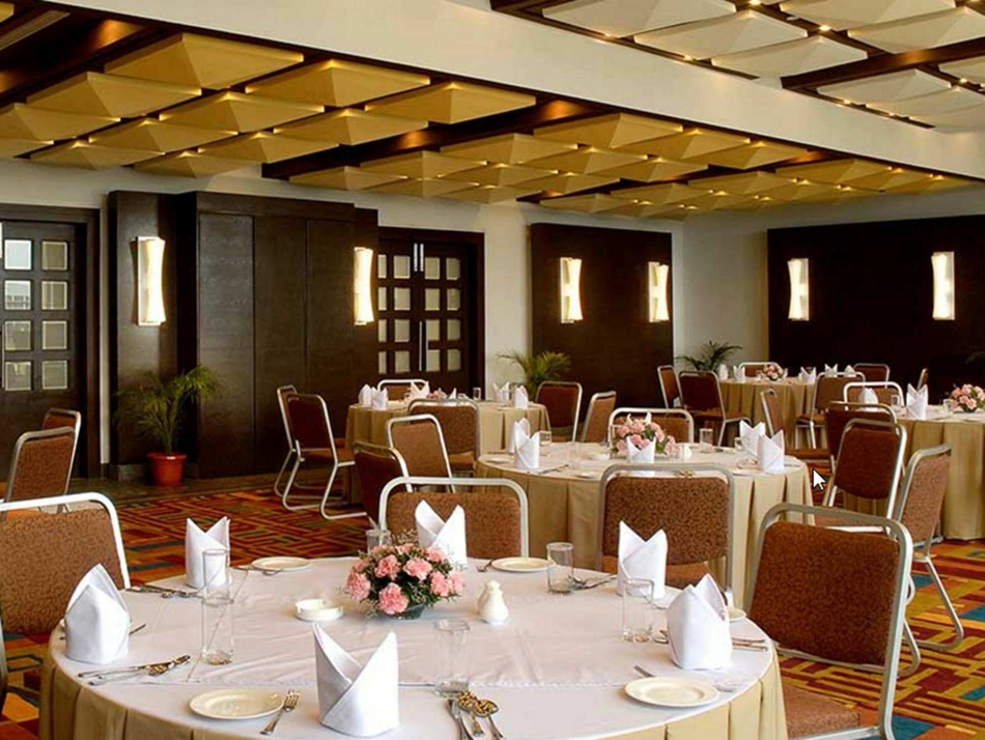 Trinity Hotel Bengaluru Екстериор снимка
