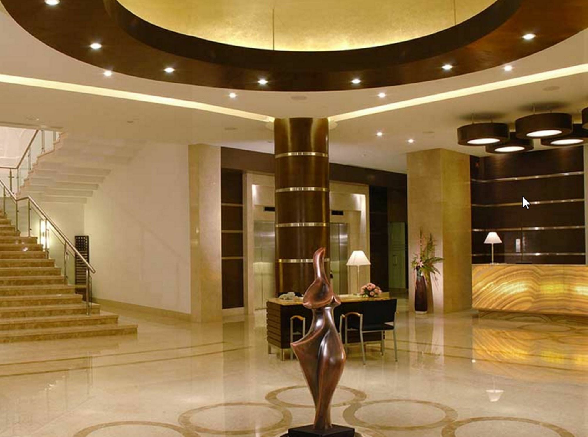Trinity Hotel Bengaluru Екстериор снимка